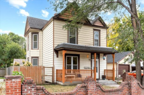 Tulip House - Quiet Home 10 Minutes from Downtown Minneapolis